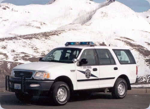 Washington State Trooper writing traffic ticket - A good WA traffic ticket lawyer can help